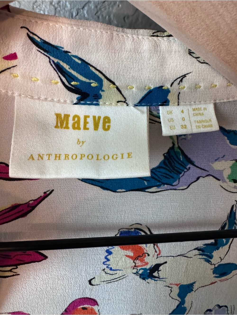 Maeve Anthropologie 100% Silk Hummingbird Print Button Down Blouse 0 - Picture 3 of 13